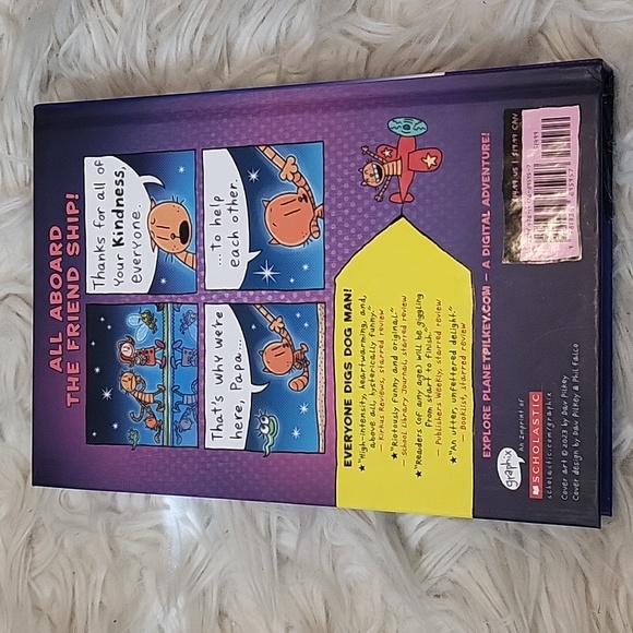 Dog Man Twenty Thousand Fleas Under the Sea Hardback book - Picture 6 of 8